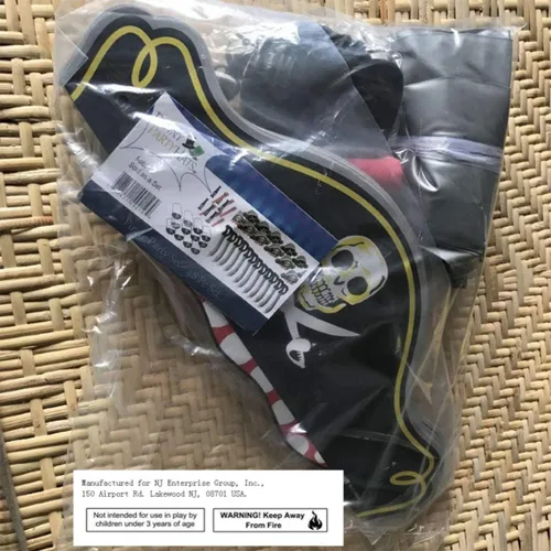 Vista 9 de Set de piratas para fiesta, 12 sombreros piratas, parches, espadas, telescopios, Funny Party Hats®