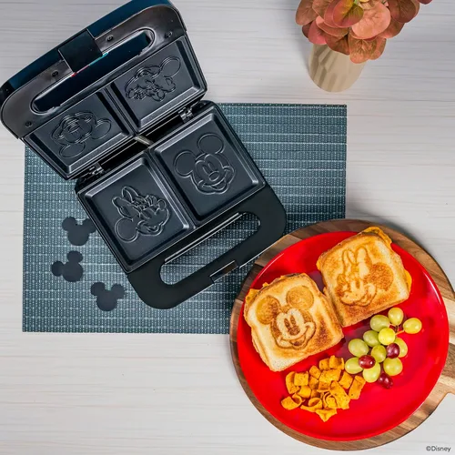 Vista 2 de Uncanny Brands Sandwichera Disney Mickey y Minnie Mouse - Pequeño aparato de cocina