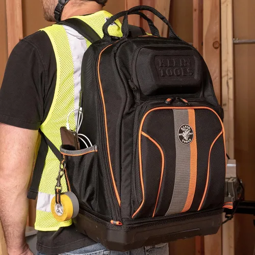 Vista 11 de Klein Tools 62800BP Mochila Bolsa de herramientas, Tradesman Pro Mochila extragrande de 40 bolsillos para electricista con parte inferior moldeada