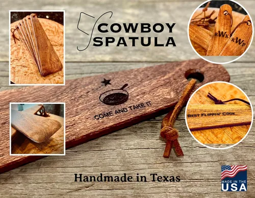 Vista 2 de Espátula de vaquero para hierro fundido, espátula de madera plana de mezquite, fabricada en Estados Unidos, hecha a mano en Texas, perfecta