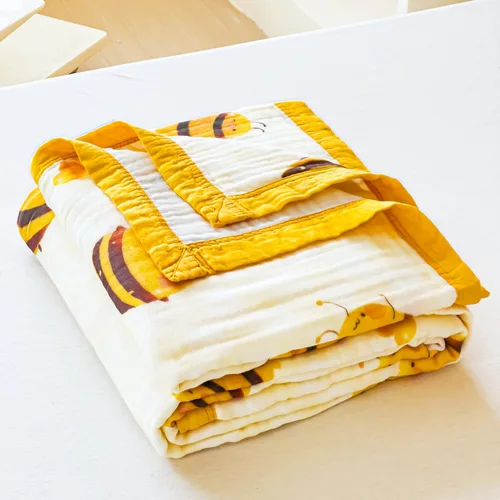 Vista 5 de J-pinno Manta reversible de muselina de abeja amarilla, 100% algodón, 6 capas, suave y cálida, para sofá, niños y niñas, con dibujos animados
