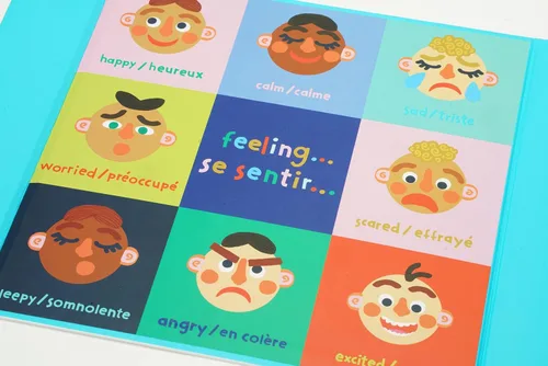 Vista 3 de Manhattan Toy Making Faces - Juguete de emoción bilingüe de 34 piezas para niños de 3 años en adelante para aprender inglés y francés