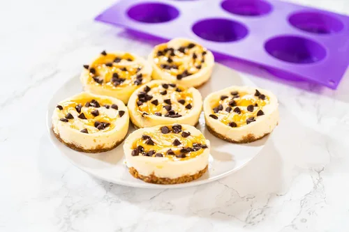 Vista 5 de Bakerpan Moldes de silicona antiadherentes para magdalenas, juego de 2 mini sartenes para tartas de queso, molde para tartas Whoopie, molde