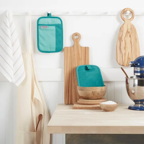 Vista 2 de KitchenAid Beacon - Juego de soportes antideslizantes de dos tonos, color cielo aguamarina, 7 x 10 pulgadas, 2 piezas