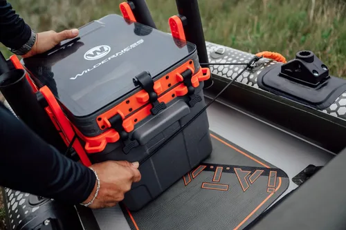 Vista 6 de Wilderness Systems - Caja para kayak, 4 soportes de caña, almacenamiento para kayak, se adapta a la mayoría de kayaks