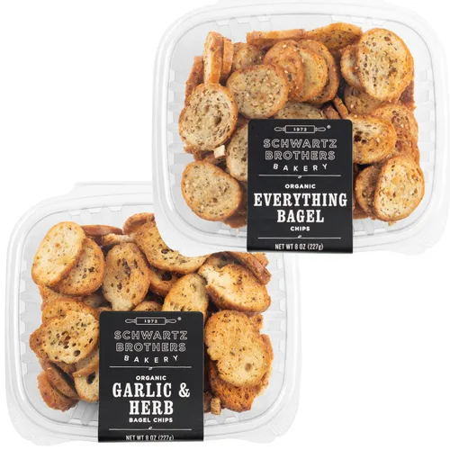 Muestra de chips de bagel Everything & Garlic Schwartz Brothers dos veces horneadas, frescas, orgánicas, kosher, artesanales, veganas. Perfecto para