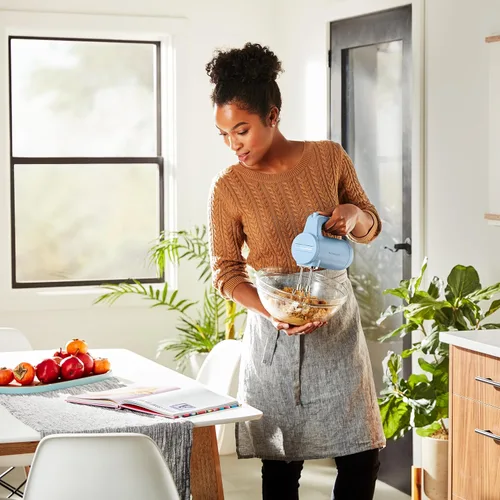 Vista 7 de KitchenAid Batidora de mano inalámbrica de 7 velocidades - KHMB732VB, terciopelo azul