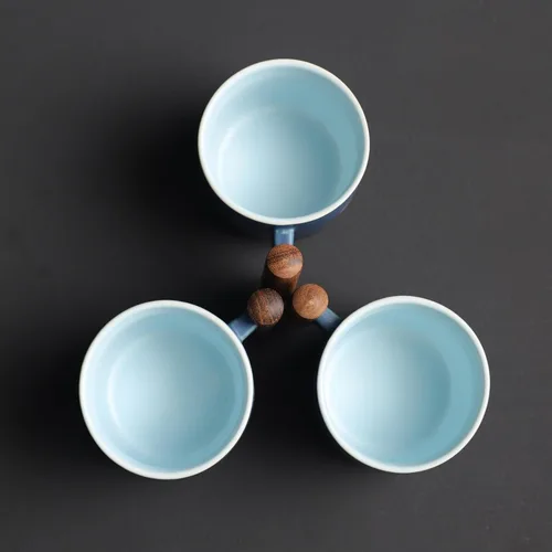 Vista 6 de Juego de 4 tazas de café de cerámica de 2.5 onzas con mango de madera, tazas de café pequeñas de doble chupito
