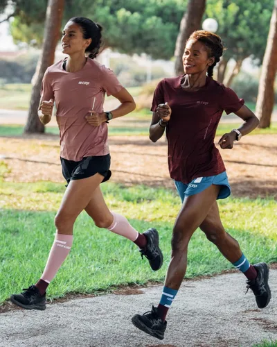 Vista 6 de Calcetines deportivos para correr para mujer, de corte redondo, calcetines CEP de corte medio
