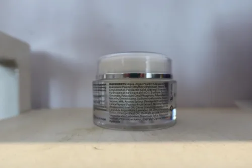 Vista 9 de Amazing Scrub Natural Microdermabrasion Facial Scrub