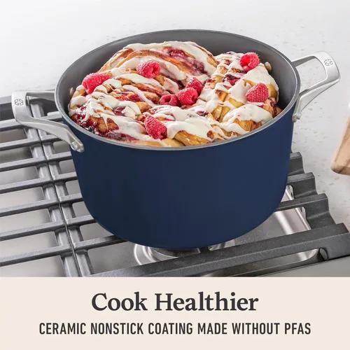 Vista 4 de Calphalon® Premier Horno holandés antiadherente de cerámica de 7 qt. con tapa, Azul medianoche