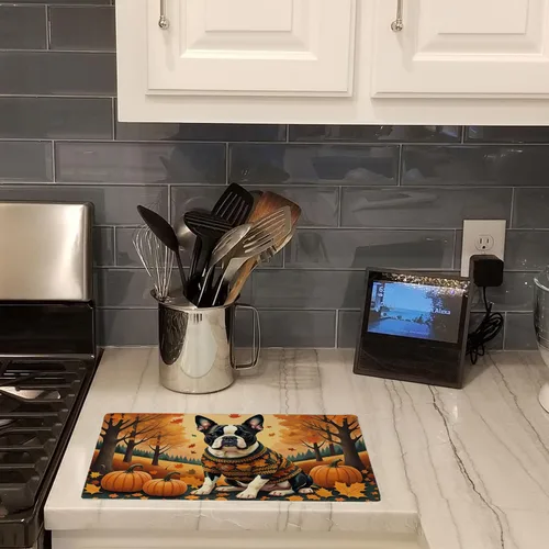 Vista 2 de Caroline's Treasures DAC1024LCB Boston Terrier - Tabla de cortar de vidrio de otoño grande decorativa de vidrio templado para cocina, tabla