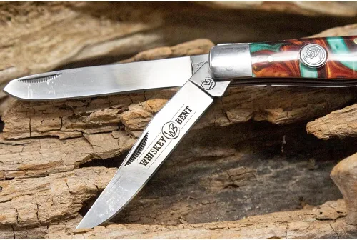 Vista 5 de WHISKEY BENT HAT CO. Navaja de bolsillo plegable tradicional Trapper de 4.125 pulgadas, longitud cerrada, cuchillas de acero inoxidable 440C