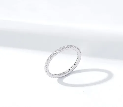 Vista 4 de Tienda Essentials Anillo de plata de ley chapado en platino o oro con circonita cúbica redonda de elementos infinitos