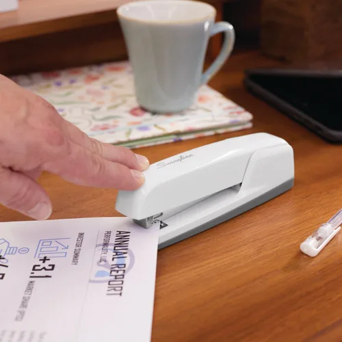 Vista 3 de Swingline - Engrapadora de 30 hojas, Engrapadora 747 Business, sin atascos, metálica, blanco ártico (S7074738)