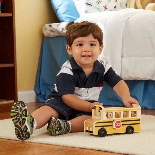 Vista 2 de Melissa & Doug Juego de madera para autobús escolar con 7 figuras de juego