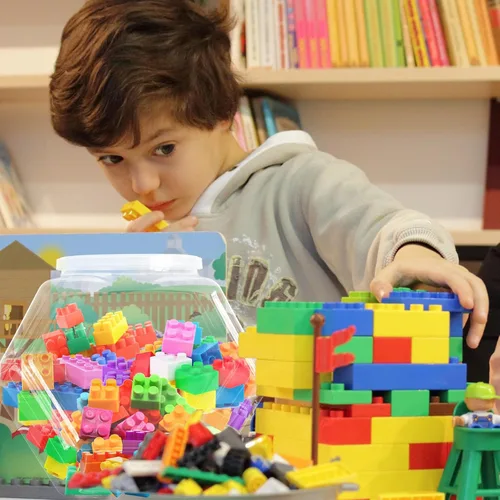 Vista 6 de Woozettn 3 tarros de plástico para caramelos, tarros de galletas transparentes de 71 onzas para encimera de cocina, tarros de galletas hexagonales