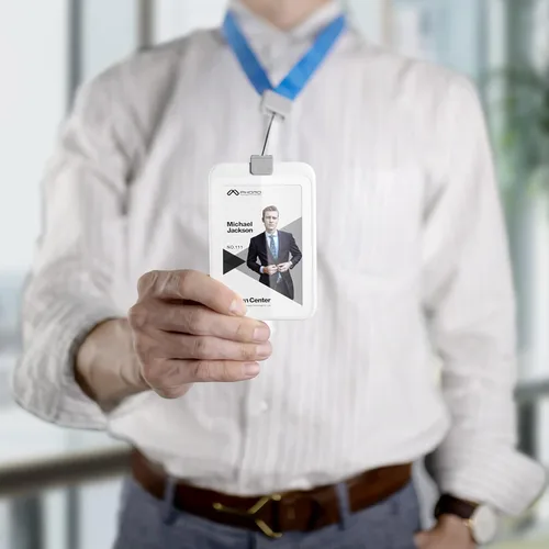 Vista 6 de Phomo Portatarjetas de identificación autoretráctiles con clip de carrete de mosquetón y cordón para insignia, soporte para tarjetas de Negro