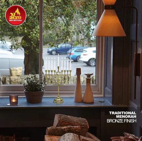 Vista 5 de Ner Mitzvah Menorá Tradicional de Bronce para Velas - Velas de Janucá - 9 pulgadas de alto