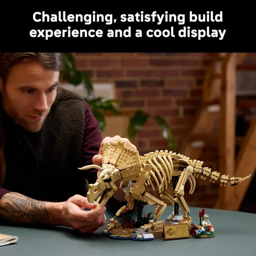 Vista 3 de LEGO Jurassic World Dinosaur Fossils: Triceratops 77985 Building Set for Adults, Ages 18+, Posable Dinosaur Fossil Display, Bedroom or Home Office