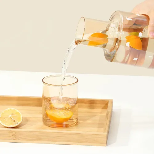 Vista 4 de Simple - Jarra de agua nocturna de cristal con vaso, jarra y taza de noche, color ámbar, 33 onzas