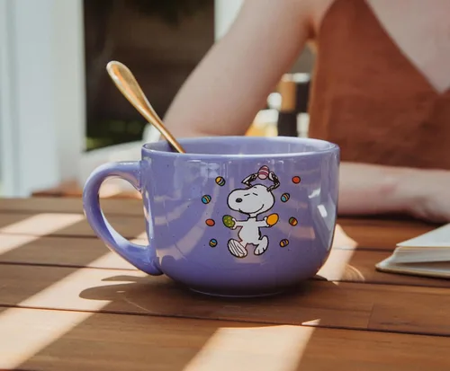 Vista 7 de Silver Buffalo Peanuts Snoopy - Taza de sopa de Pascua con tapa ventilada, capacidad para 24 onzas