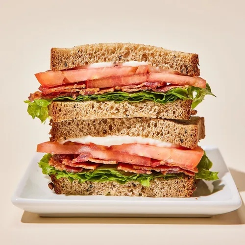 Vista 3 de One Mighty Mill Pan de trigo integral, 100 % orgánico, recién molido, harina molida a la piedra, sin conservantes ni ingredientes artificiales, sin