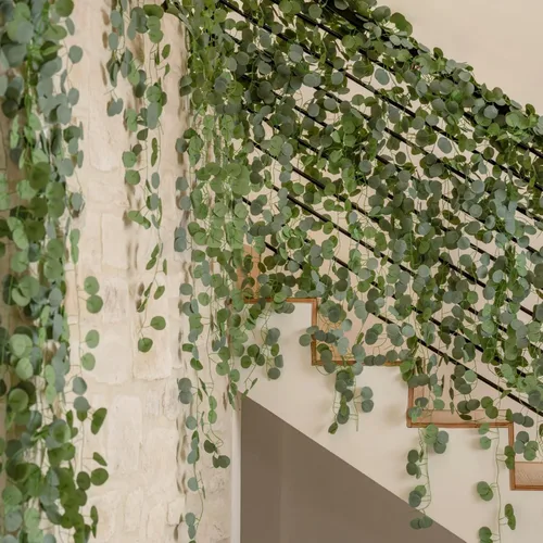 Vista 7 de CQURE - Guirnalda de eucalipto de 48 piezas, hojas artificiales de eucalipto, guirnalda de mesa, vegetación para coronas de vid, para decoración