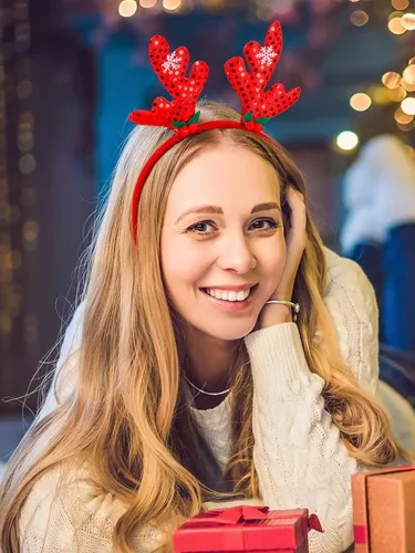 Vista 6 de HOVACY 16 PCS diademas de Navidad, 16 estilos de diademas navideñas rojas, lindas bandas para el cabello con corbata de moño navideña, sombrero