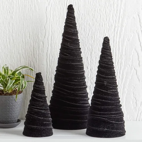 Vista 7 de Your Heart's Content Juego de 3 árboles de terciopelo negro, decoración de mantel hecho a mano, mesa de árbol de Navidad, centro de mesa