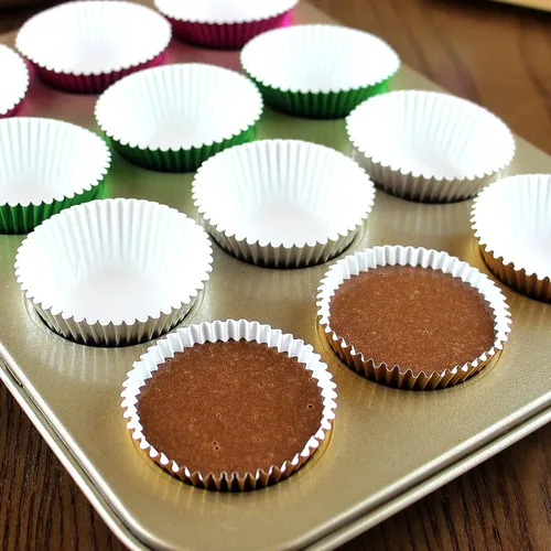 Vista 5 de Eoonfirst Mini Foil Cupcake Liners Muffin Paper Baking Cups 300 Pcs (negro)