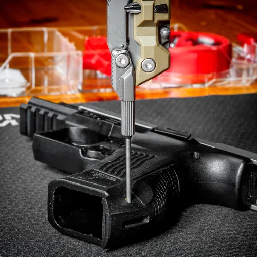 Vista 4 de Real Avid Herramienta para Pistola para Mantenimiento de Armas Multiherramienta para Pistola 19 en 1 y Herramienta Utilitaria para Pistolas