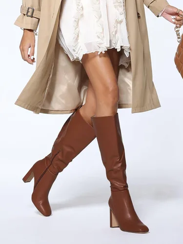 Vista 2 de Coutgo Botas altas de tacón grueso para mujer, botas altas clásicas de cuero con punta cuadrada con cremallera