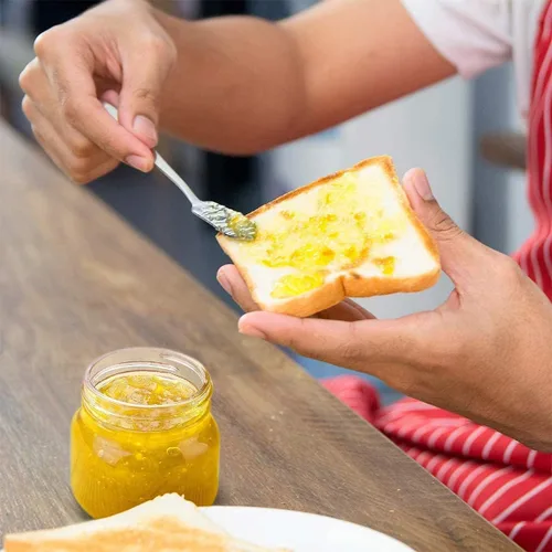 Vista 4 de Yomarket Mason Jars - Tarros de vidrio transparente de boca regular de 8 onzas con tapas de metal plateado para sellar, recipientes de avena durante