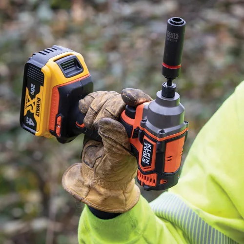 Vista 4 de Klein Tools BAT20CD - Destornillador de impacto de 1/4 pulgadas, 20 V, funciona con pilas, diseño compacto para un excelente control en espacios