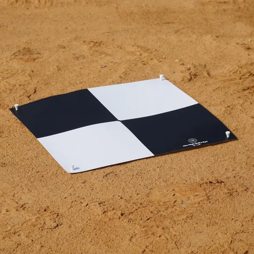 Vista 8 de Sky High Bull's-Eye Puntos de control de tierra desechables (GCPs)/objetivos aéreos para mapeo aéreo y topografía (paquete de 100) con orificio