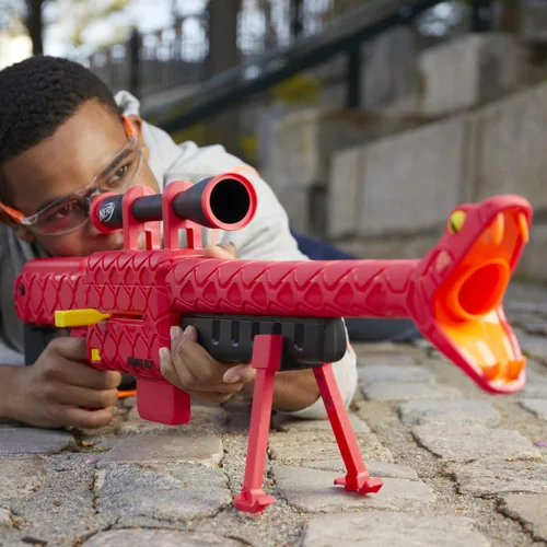 Vista 4 de Nerf Roblox Zombie Attack: Viper Strike Sniper-Inspired Blaster con alcance, código para artículo virtual exclusivo, juguetes Roblox para niños