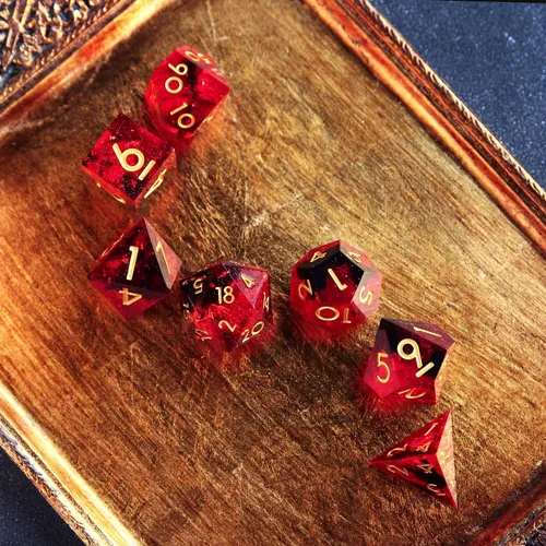Vista 4 de Juego de dados de resina DND, dados Dungeons and Dragons hechos a mano con borde afilado D&D con caja de regalo, 7 piezas de dados