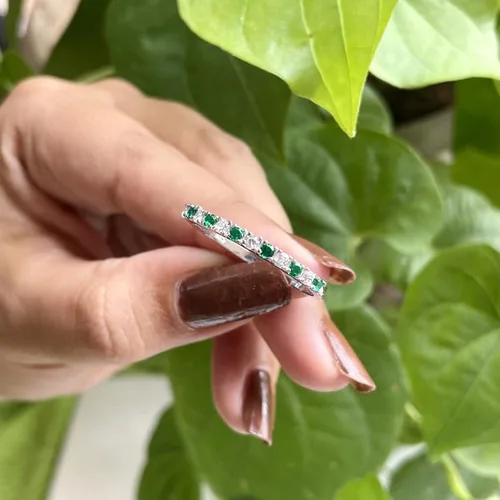 Vista 4 de Alternate Green Emerald & White Diamond Half Eternity Wedding Band For Women, 14k Yellow Gold Finish Green Emerald Wedding Band, Ladies Stackable
