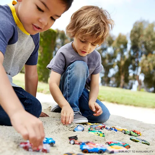 Vista 6 de Conjunto de Juego Hot Wheels Track Builder de Juego Ilimitado Caja de Trucos de Combustible, 14 Piezas de Componentes y Juego de Coche a Escala 1:64