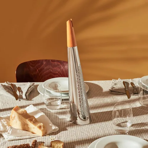 Vista 5 de Alessi Rallador gigante de queso y nuez moscada "Todo" en acero y madera, plata
