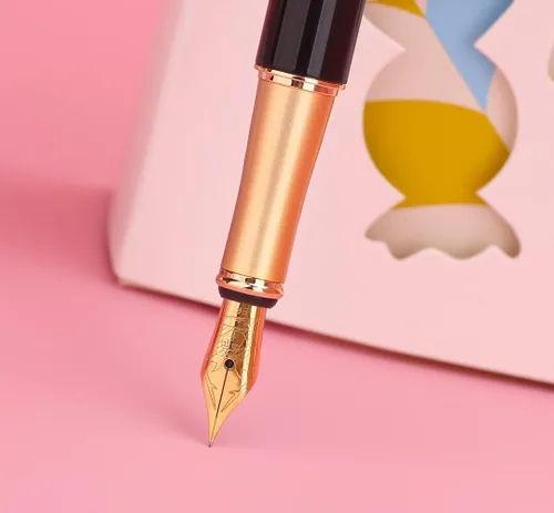 Vista 2 de Picasso 620 Yummy Candy Series - Pluma estilográfica con caja de regalo (negro, punta EF de 0.014 in)