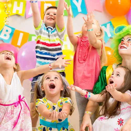 Vista 2 de BBTO 600 pulseras para eventos de estrellas, pulseras de papel de colores para eventos, impermeables, de neón, fiestas, eventos, bandas de mano