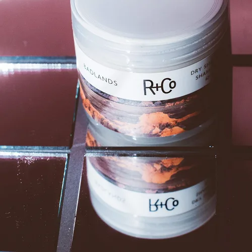 Vista 7 de R+Co Badlands Dry Shampoo Paste Part Dry Shampoo, Part Styling Paste Adds Texture, Absorbs Oil, Matte Finish