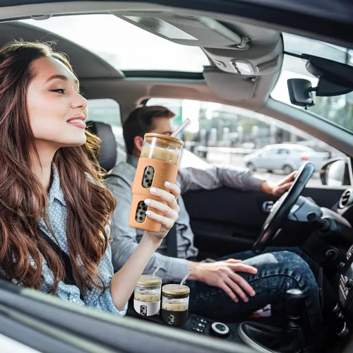 Vista 2 de Vaso de vidrio para beber de 32 onzas con tapa de bambú y popote – Funda de silicona – Se adapta a portavasos de automóvil – Vaso de batido Boba