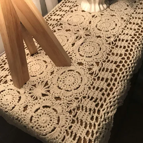 Vista 4 de Damanni Camino de mesa rectangular de algodón hecho a mano con encaje de ganchillo, tapetes decorativos para mesa y tocador, 16 pulgadas por 27 Beige