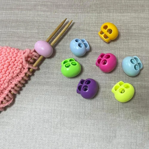 Vista 2 de SPANSEE 8 tapones de punto de punto de calaveras de colores, protector de punta de aguja de tejer, tapones de aguja de tejer, suministros de tejer