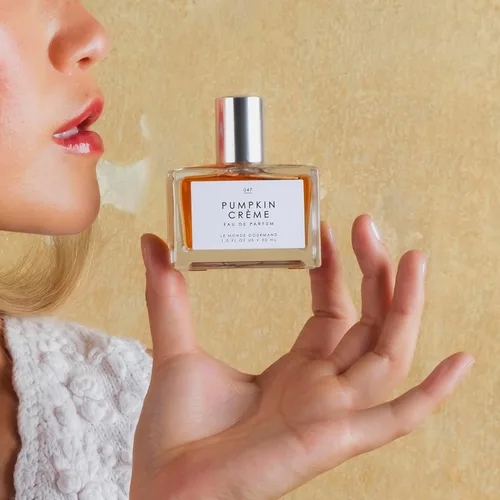 Vista 44 de Le Monde Gourmand Fraise Fouettée Eau de Parfum - 1 fl oz (1.0 fl oz) - Notas de perfume de vainilla, fresa, azúcar