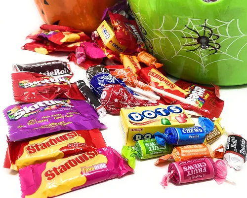 Vista 5 de Ultimate Sampler - Mezcla especial de dulces a granel de 11.25 libras Starbursts FaveReds And Skittles Original And Wild Berry Tootsie Rolls Juniors
