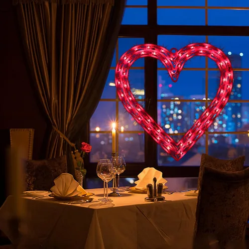 Vista 2 de LAMPHOME Decoración de silueta de ventana de corazón rojo iluminado 50L para el día de San Valentín, corazón de luces de San Valentín Corazón rojo